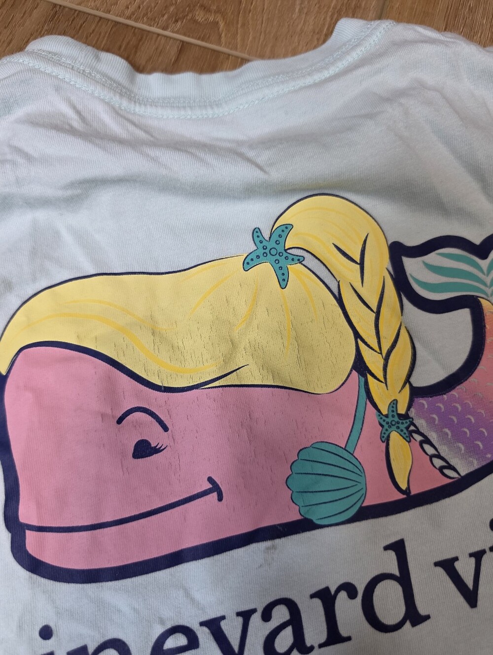 Vineyard Vines Graphic Whale T‑Shirt in Light Blue with Pink & Yellow - Picture 2 of 4